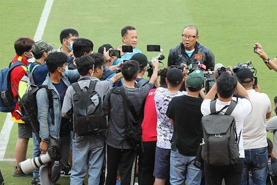 HLV Park Hang Seo khao khát muốn Quang Hải dự AFF Cup 2022;Duy Mạnh bị kẻ gian lấy cắp đồ đúng ngày tập trung ĐT Việt Nam