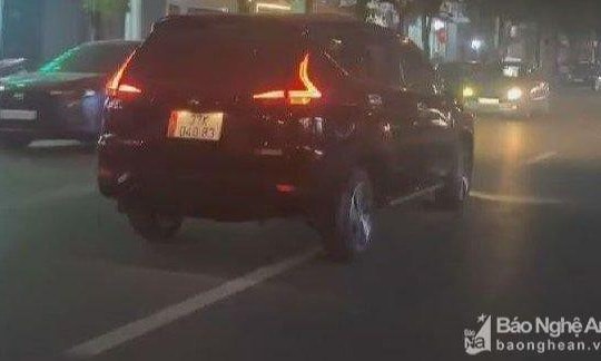 Xác minh tài xế ô tô con liên tục đi sai làn đường ở thành phố Vinh