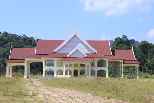 Tiếp tục mở lại cửa khẩu chính và cửa khẩu phụ trên tuyến biên giới với Lào