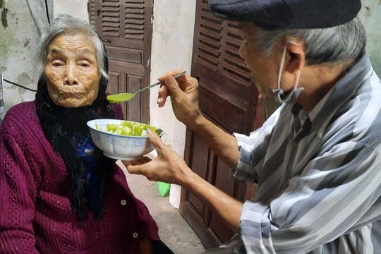 Khi cha mẹ ta già đi, và ta cũng đang già...