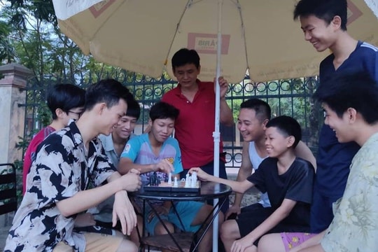 'Tình cha' ở một ngôi nhà có hơn 40 cậu con trai