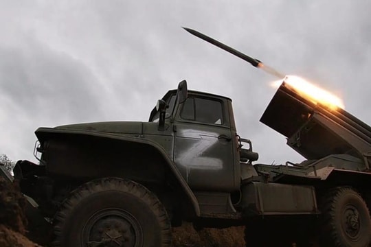 Nga hối thúc tăng cường vũ khí cho quân đội; Tổng thống Ukraine lên tiếng về việc vùng Donbass trưng cầu