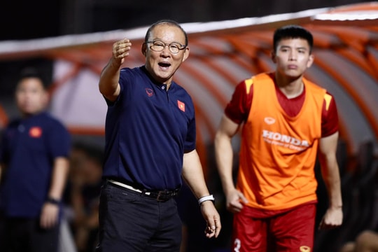 HLV Park Hang Seo thân chinh sang Thái Lan 'xem giò' Chanathip; Thái Lan bị Malaysia loại cay đắng