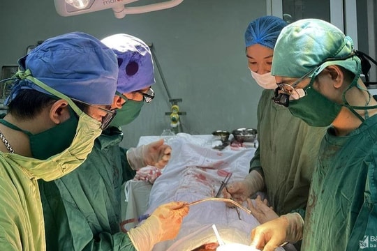 Bệnh viện Hữu nghị Đa khoa Nghệ An: Phẫu thuật thành công ca bệnh hiếm gặp - rò động mạch chủ đường tiêu hoá tiên phát