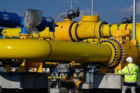 EU tìm cách áp giá trần đối với dầu của Nga