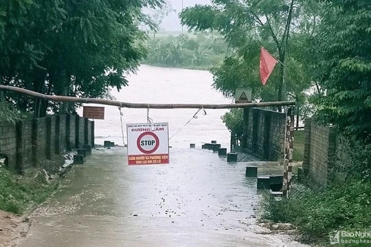 Nghệ An tiếp tục chỉ đạo ứng phó với mưa lớn, lốc, sét, ngập lụt, lũ quét, sạt lở đất 