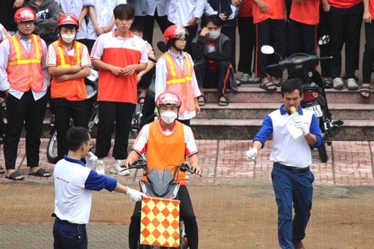 Nâng cao ý thức tham gia giao thông cho học sinh, sinh viên