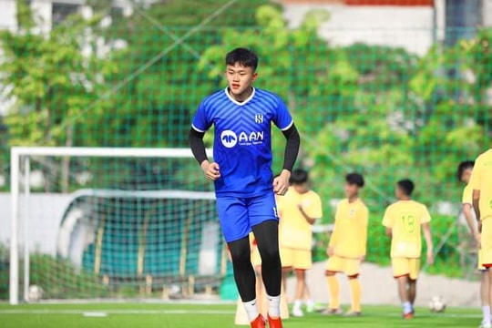 Thủ môn trẻ xuất sắc người Nghệ An và món quà dành tặng ông ngoại