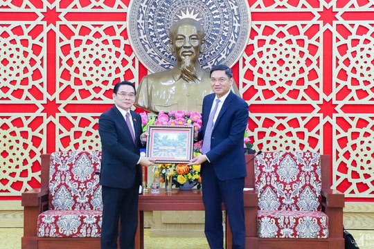 Lãnh đạo tỉnh Nghệ An tiếp xã giao lãnh đạo tỉnh Chăm Pa Sắc (CHDCND Lào)