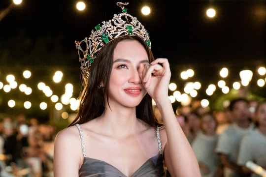 Hoa hậu Thùy Tiên tuyên bố bất ngờ khi được hỏi chuyện tình cảm với Quang Linh 