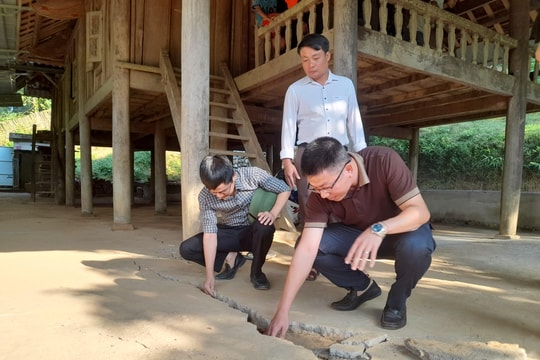 Kỳ Sơn sơ tán khẩn cấp nhiều hộ dân do nguy cơ sạt lở đất