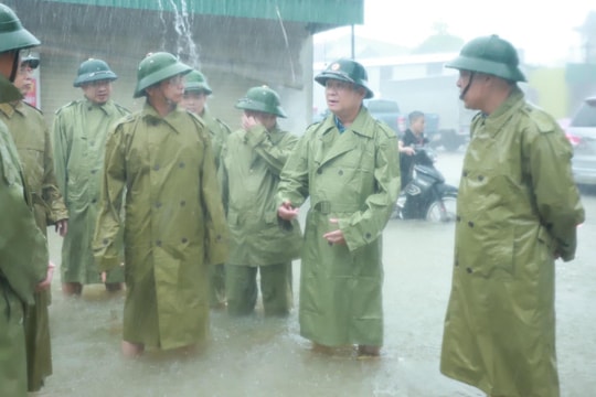 Bí thư Tỉnh ủy Nghệ An Thái Thanh Quý kiểm tra, đôn đốc công tác ứng phó mưa lụt tại Quỳnh Lưu, Hoàng Mai