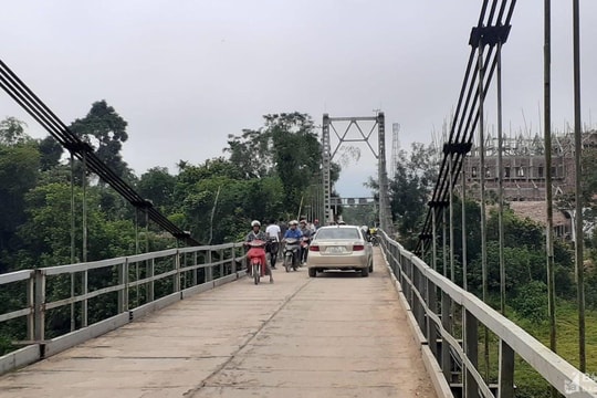 Cử tri huyện Thanh Chương kiến nghị sớm xây dựng cầu cứng bắc qua sông Giăng 