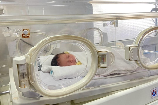 Cứu sống trẻ sinh non bị suy hô hấp, nhiễm khuẩn sơ sinh nặng