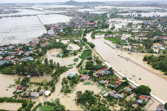 Nước sông, suối dâng cao, cảnh báo ngập lụt trên diện rộng 