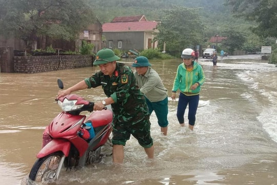 Bộ CHQS tỉnh Nghệ An triển khai lực lượng khắc phục hoàn lưu bão số 4 