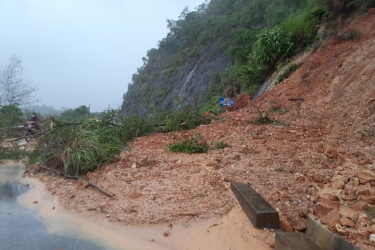 Núi Nguộc ở Thanh Chương bị sạt lở mạnh