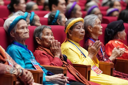 Với tất cả niềm yêu kính, biết ơn!...