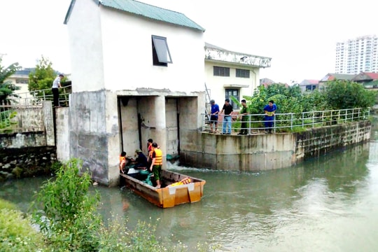 Sự cố nước sông Lam tràn vào khu vực hồ chứa Cầu Trị ở Bến Thủy