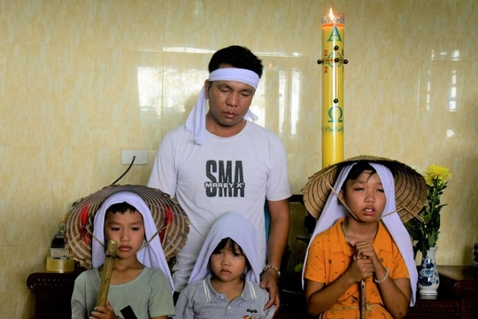 Xót thương hoàn cảnh 3 anh em có bố mẹ bị nước lũ cuốn trôi