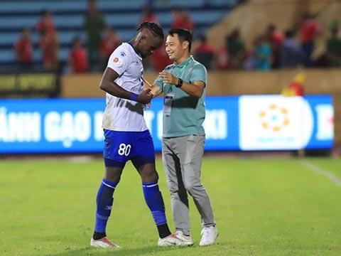 Thắng đậm Bình Dương, Hà Nội FC 'nhấn ga' đến ngôi vô địch; Đánh bại Hà Tĩnh, Nam Định trút bỏ lo âu trong cuộc đua trụ hạng