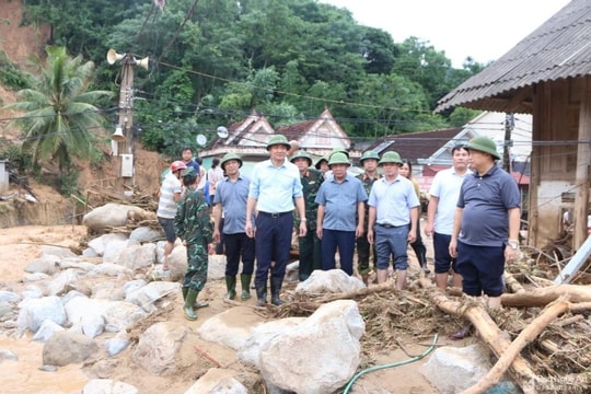 Phó Bí thư Tỉnh ủy Hoàng Nghĩa Hiếu trực tiếp chỉ đạo khắc phục thiệt hại do lũ quét tại Kỳ Sơn