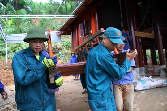 Quỳ Châu: Hỗ trợ người dân di dời trước nguy cơ sạt lở đất