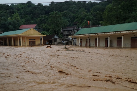 Toàn tỉnh Nghệ An vẫn còn 169 trường 'đóng cửa' do ngập lụt