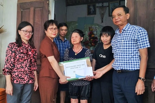 Các địa phương, đơn vị ủng hộ người dân vùng lũ