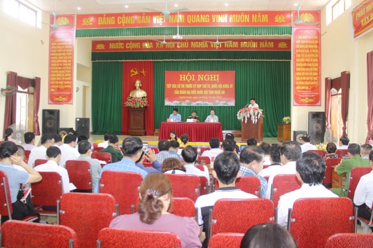 Cử tri huyện Quỳ Hợp đề nghị giải quyết dứt điểm việc nổ mìn khai thác khoáng sản làm nứt nhà dân