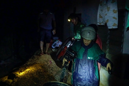 Đêm thấp thỏm nơi tâm lũ Kỳ Sơn