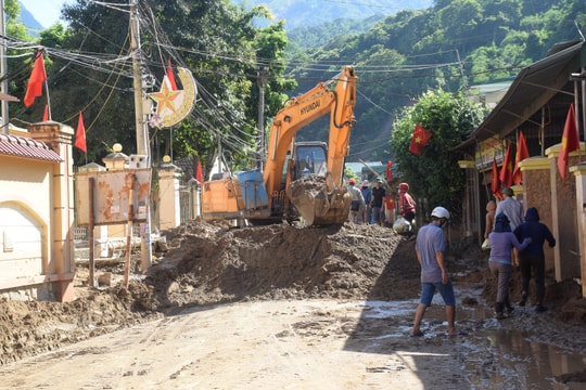 Nhiều tuyến đường Kỳ Sơn vẫn chưa thể thông tuyến 