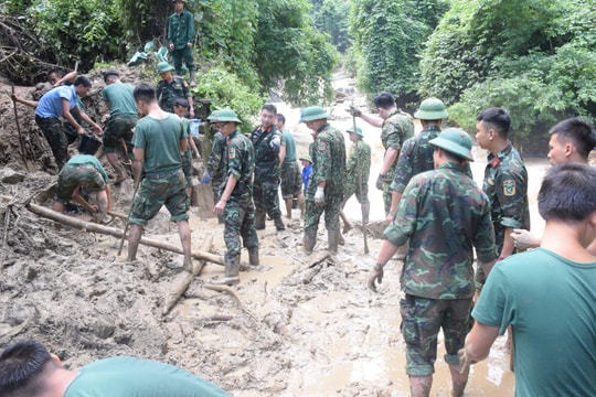 Khẩn trương xử lý sạt lở đầu nguồn để sớm cấp nước sinh hoạt cho người dân Kỳ Sơn