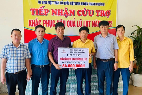 Công ty Thủy điện Bản Vẽ - Ban Quản lý dự án Thuỷ điện 2 ủng hộ đồng bào bị lũ lụt tại Thanh Chương