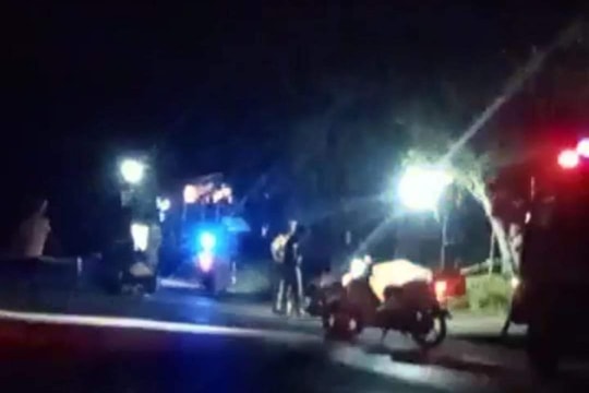 Người đàn ông tử vong do húc vào đống rơm bên đường