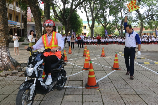 Nâng cao nhận thức về an toàn giao thông cho học sinh