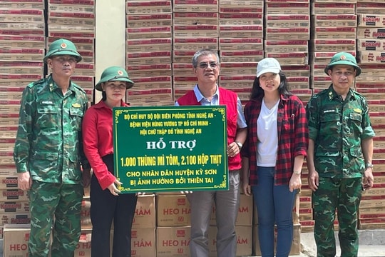 Các cơ quan, đơn vị tiếp tục ủng hộ nhân dân vùng lũ