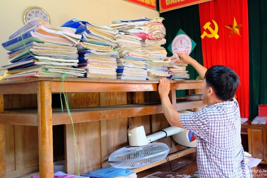 Học sinh vùng lũ Kỳ Sơn và nhiều địa phương đã đi học trở lại