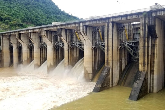 Nhà máy Thủy điện Khe Bố tiếp tục vận hành xả nước hồ chứa 