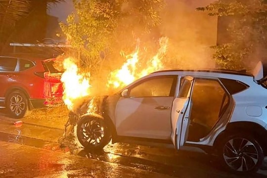 Nghi mâu thuẫn làm ăn, một gia đình bị đốt xe, dọa giết