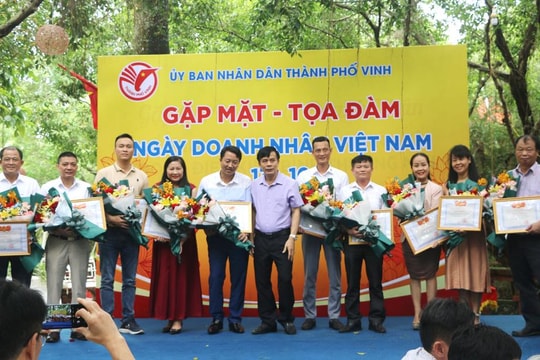 Thành phố Vinh gặp mặt doanh nghiệp nhân Ngày Doanh nhân 13/10 