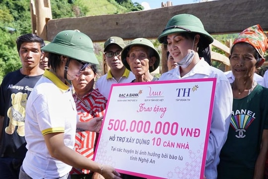 Kỳ Sơn tiếp nhận hơn 29 tỷ đồng của các tổ chức, cá nhân cứu trợ do lũ quét