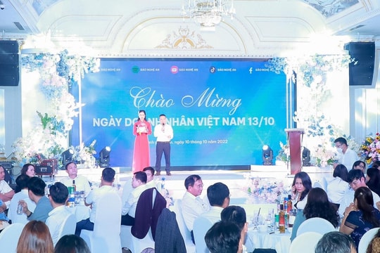 Báo Nghệ An tổ chức Gặp mặt chào mừng ngày doanh nhân Việt Nam