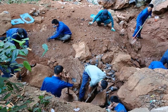 Xuất quân thực hiện nhiệm vụ tìm kiếm, quy tập hài cốt liệt sĩ trên nước bạn Lào