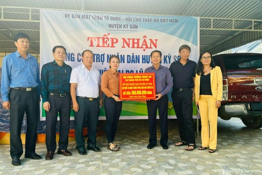 Hội đồng hương Nghệ An tại TP. Hồ Chí Minh thăm hỏi, trao quà hỗ trợ đồng bào Kỳ Sơn 