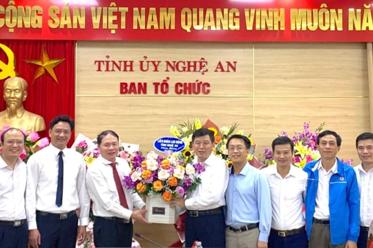 Liên đoàn Lao động tỉnh chúc mừng các Ban xây dựng Đảng của Tỉnh ủy
