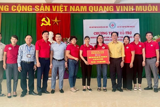 Các địa phương, doanh nghiệp tiếp tục hỗ trợ người dân bị thiệt hại bởi mưa lũ ở Nghệ An