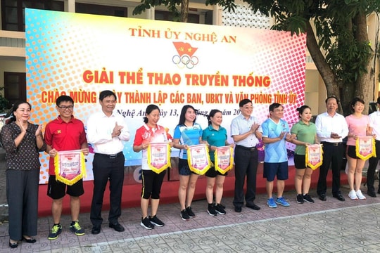 Khai mạc Giải thể thao chào mừng ngày truyền thống các Ban Đảng và Văn phòng cấp ủy