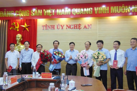 Thường trực Tỉnh ủy chúc mừng ngày truyền thống các Ban Xây dựng Đảng Tỉnh ủy