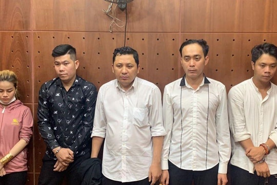 Quản lý karaoke Hollywood bị bắt vì để khách phê ma tuý